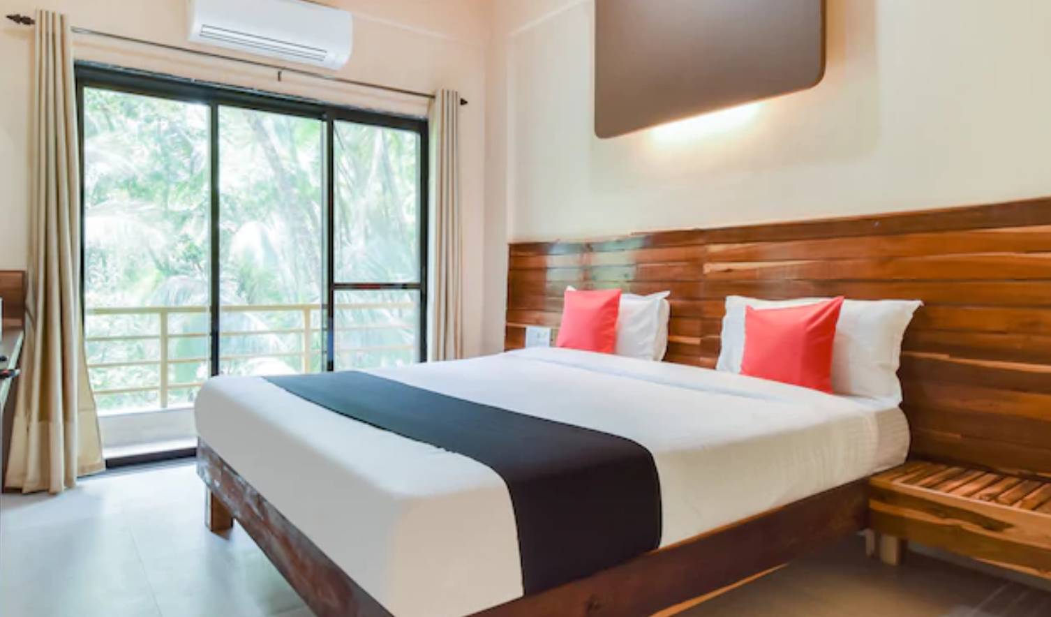 Deluxe Room For Couple In Murud