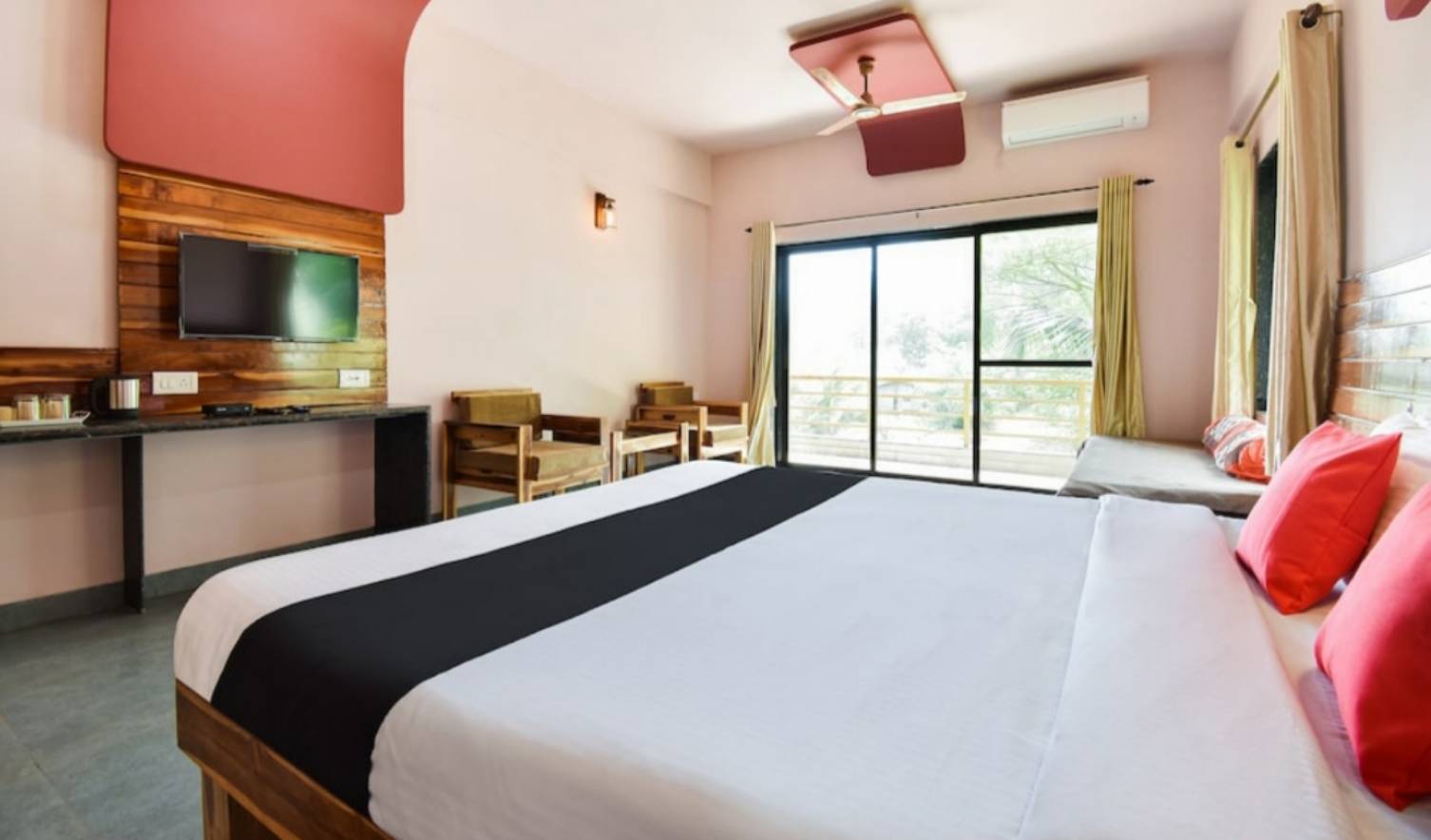 family sea view suite room in murud