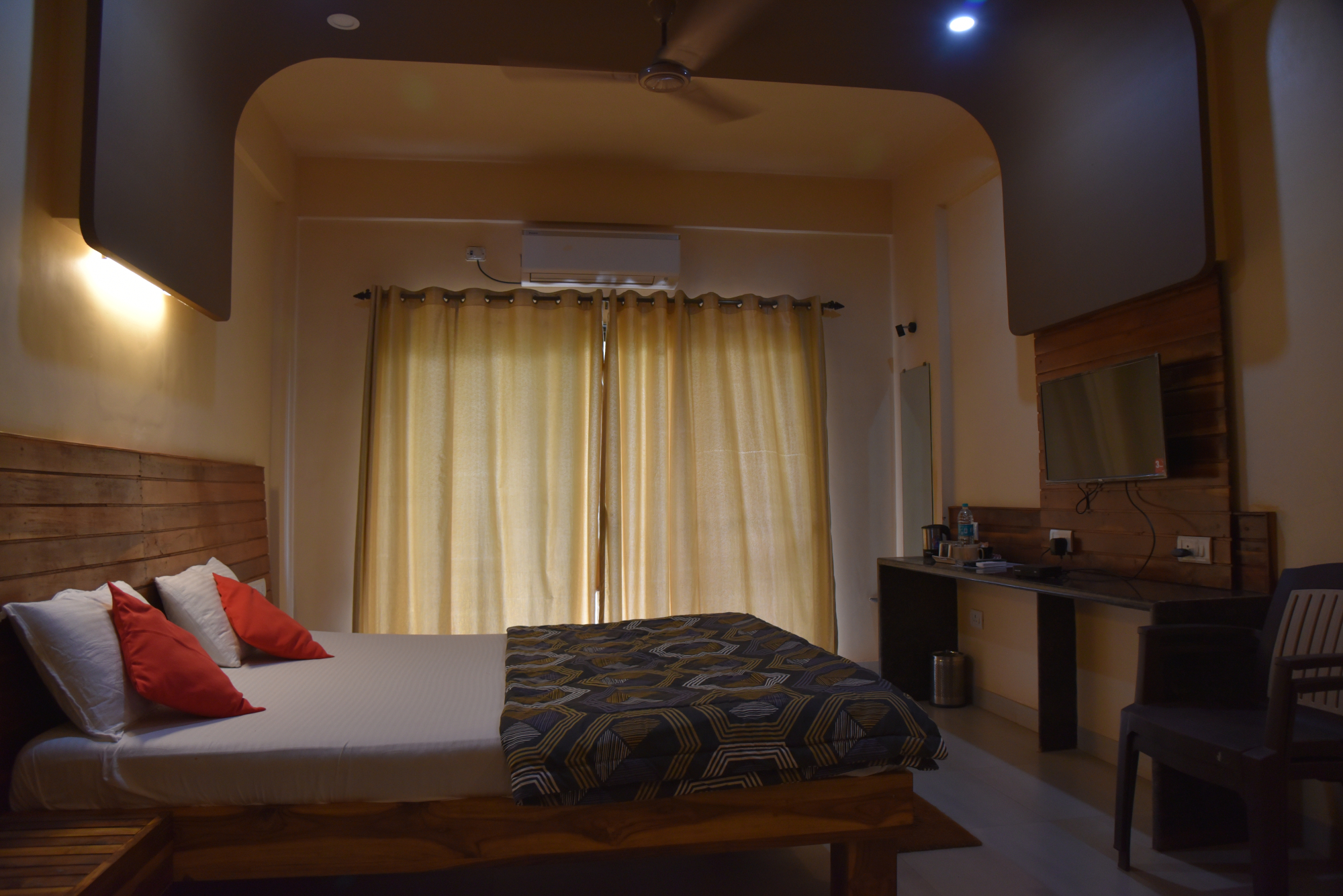couple deluxe room in murud