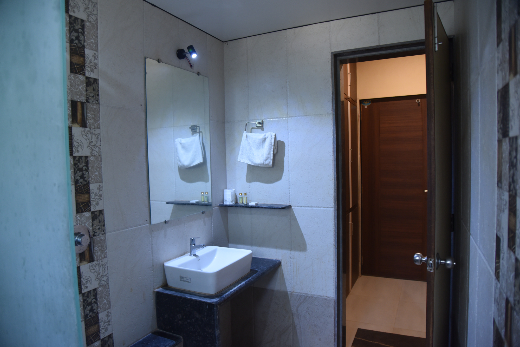 best resort rooms in murud