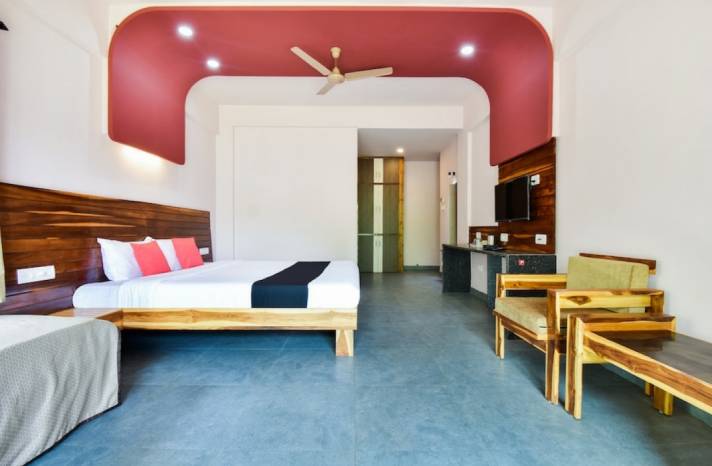 restaurant and bar in murud