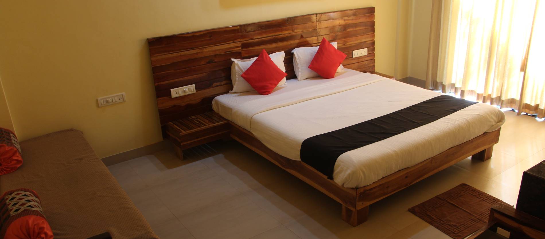 deluxe room for couple in murud