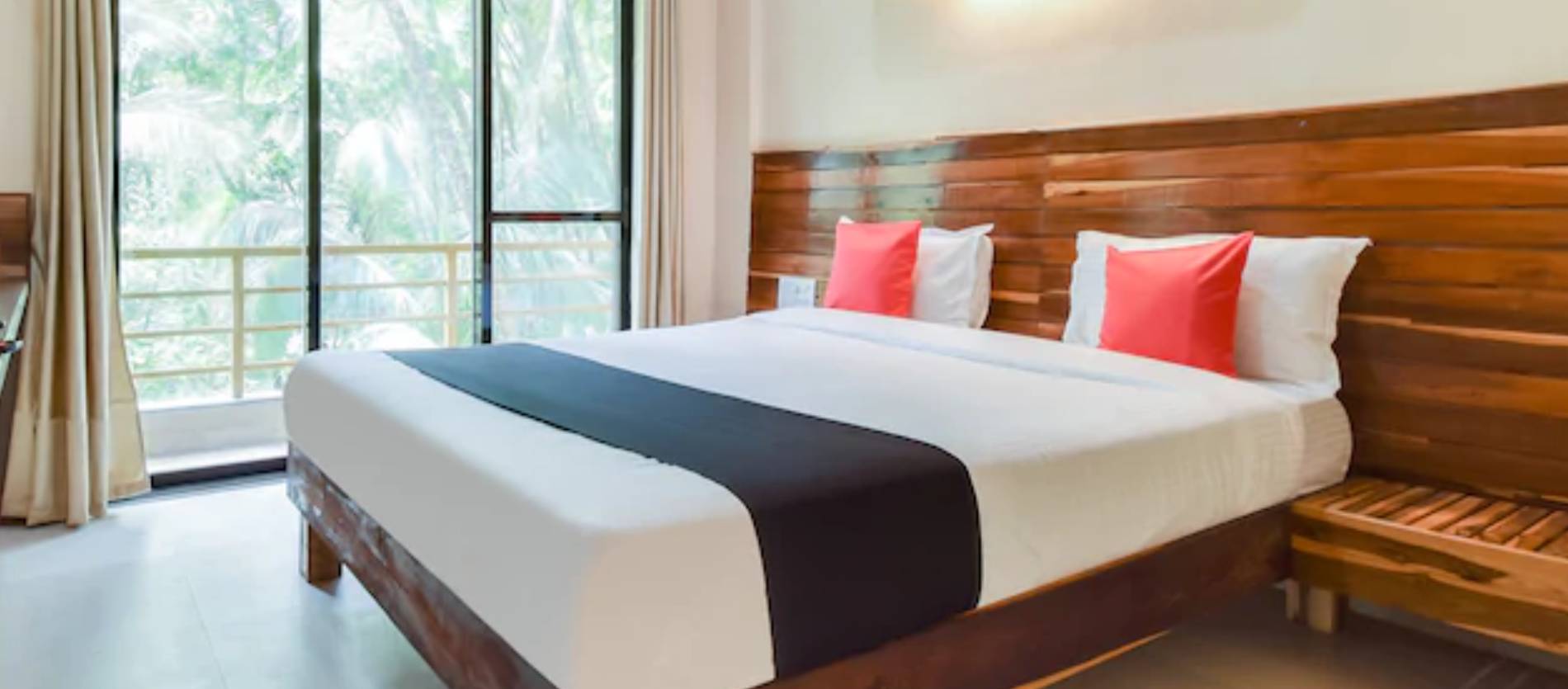 resort with deluxe rooms in murud